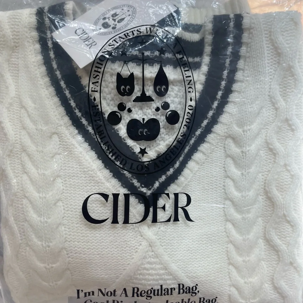 NWT Cider V-Neck Solid Bowknot Knitted Vest
Cream, Size XL - 10 - Picture 14 of 15